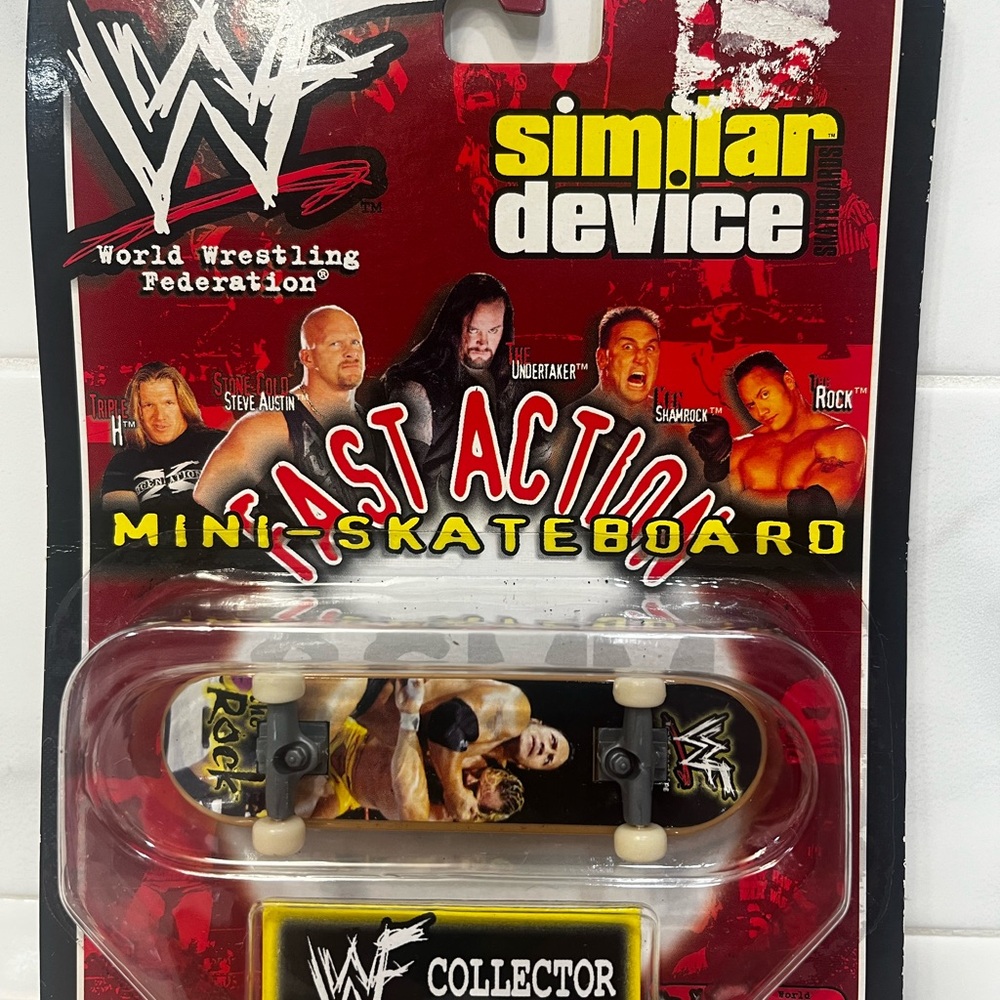 WWE Fast Action Mini Skateboard‎ - Red and Yellow